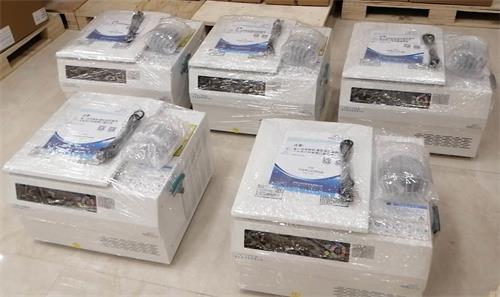 可成離心機(jī)拆包檢驗(yàn).jpg 可成離心機(jī)拆包檢驗(yàn).jpg